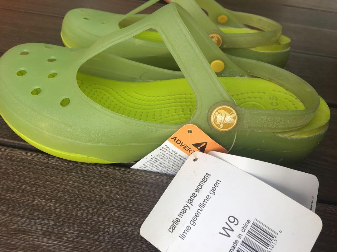 Crocs Carlie Mary Jane Girls/Womens (Lime Green), Women's Fashion,  Footwear, Flipflops and Slides on Carousell