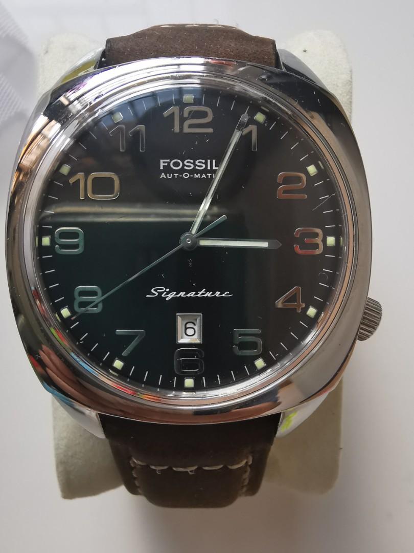 Fossil top signature automatic