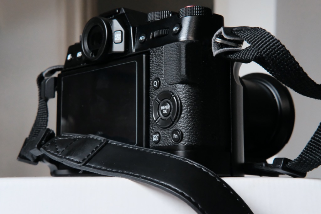(Negotiable!!) Fujifilm XT10 with 16-50mm Kitlens Mirrorless Camera