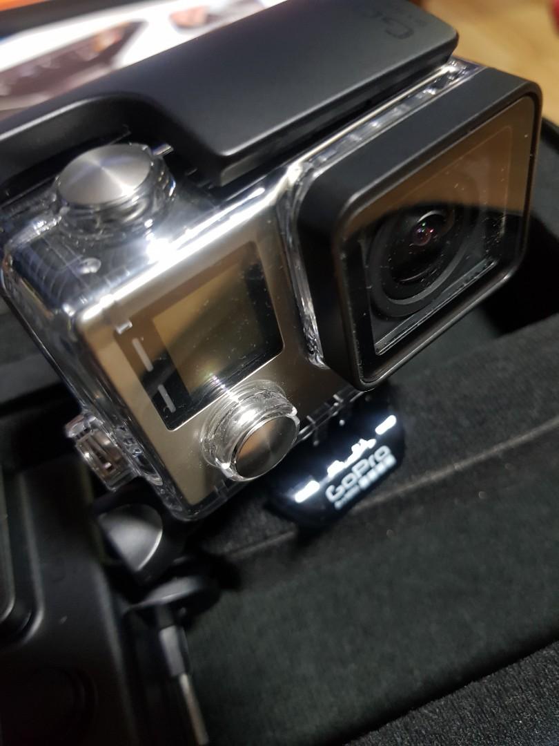 RUSH! SET GoPro HERO4 (Category: Gimbals & Stabilizers ) located in Manila. Submitted by missarvic (Listing ID 1023065061, Image 3). Description: ✅Functioning. No damage. ✅Everything that is inside the bag is included for 10k ✅Unit, Case/bag, LCD touch, case, 2 extra batteries, charger Posted as it is.