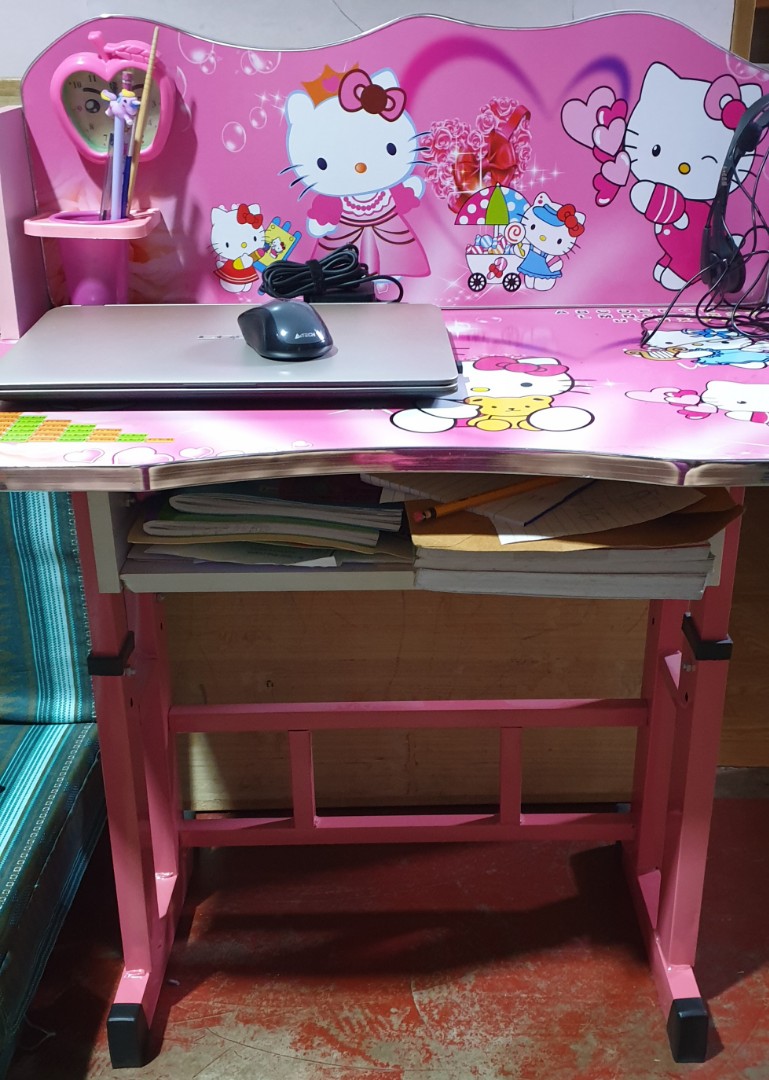 hello kitty study table and chair