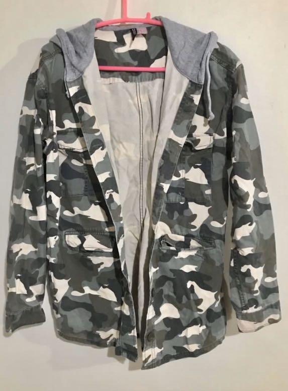 Øl Rough sleep Rummelig H&M camouflage jacket, Men's Fashion, Coats, Jackets and Outerwear on  Carousell