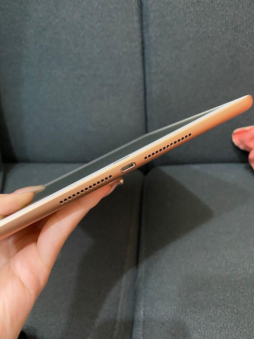 Ipad第6代 32gb （分類：平板電腦 - iPad）位於 Hong Kong。 由 _peppa.l 提交（商品編號 1023074254，圖片 3）。簡介： ~98new，全機只有極小花 功能100%冇問題 超新淨 平時好錫機☺️ 有盒 +400配Apple Pencil 有心可小議😊。