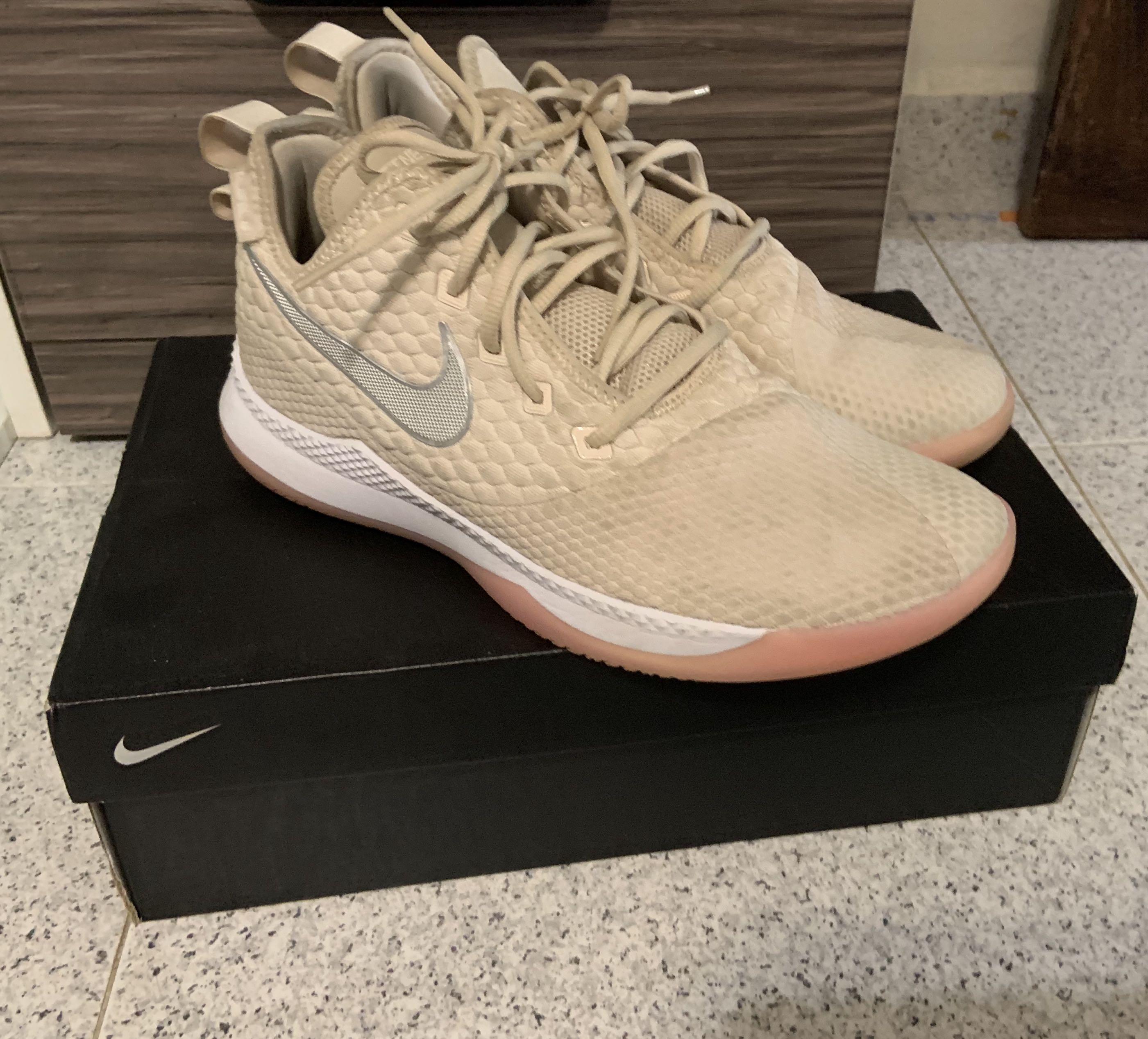 Nike LeBron witness 3