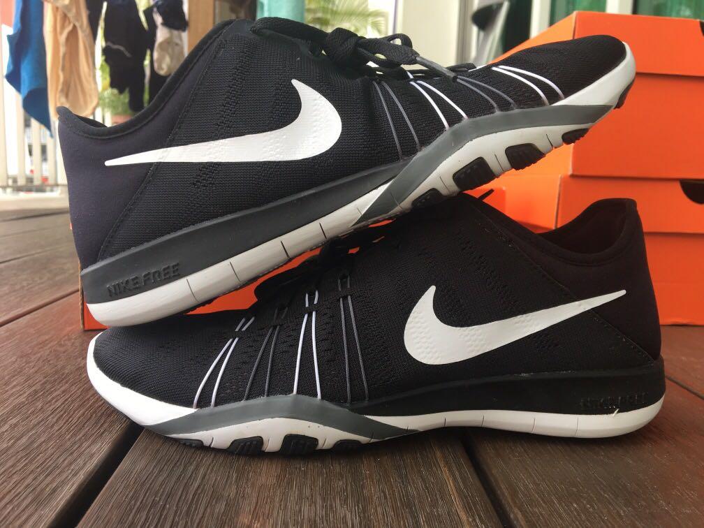 training running shoe)(black white grey 