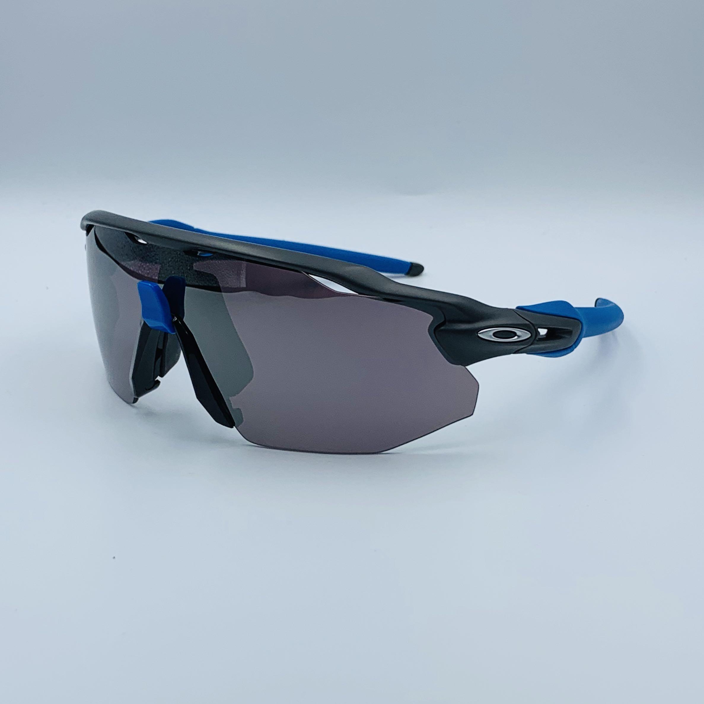 oakley sunglasses white frame blue lens