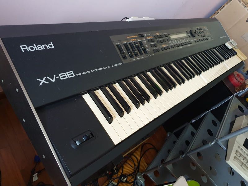 Roland XV88, Hobbies & Toys, Music & Media, Musical Instruments on