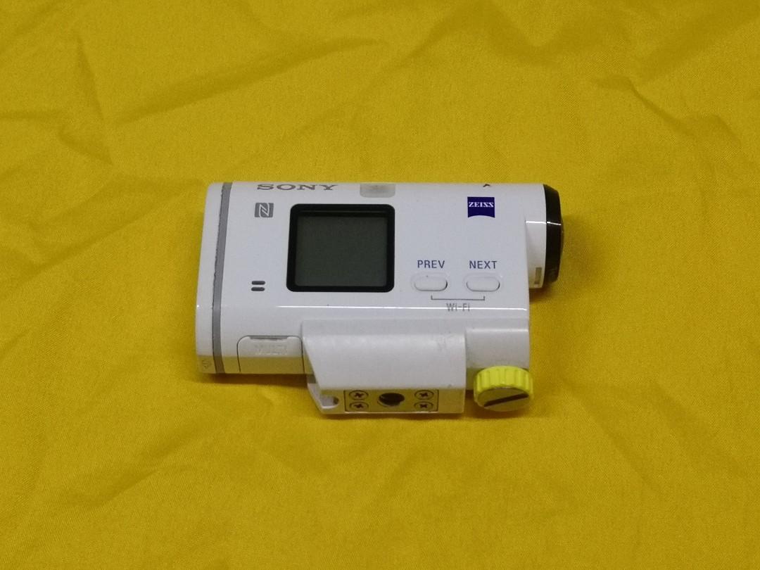 sony as200v action cam wifi liveview remote (Category: Video Cameras) located in Manila. Submitted by ultimogizmos (Listing ID 1022965525, Image 2). Description: sony as200v action cam wifi liveview remote Features & details Full HD video with rich 60Mbps data and up to 240p slo-mo in HD SteadyShot image stabilization works from bikes to aerial shot and more Control up to 5 Action Cam via phone1 or LiveView Remote3 Splash proof body with universa