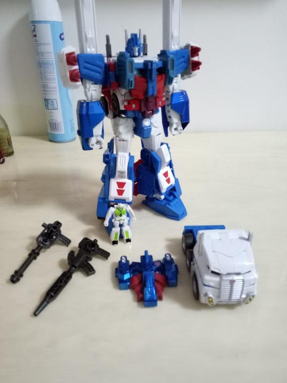 Transformers Platinum Edition Autobot Heroes Combiner Wars Leader class Ultra Magnus with PE Core Ginrai Upgrade