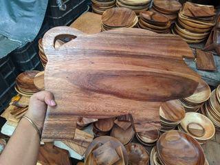 Wooden chopping board pig design 14"/10"