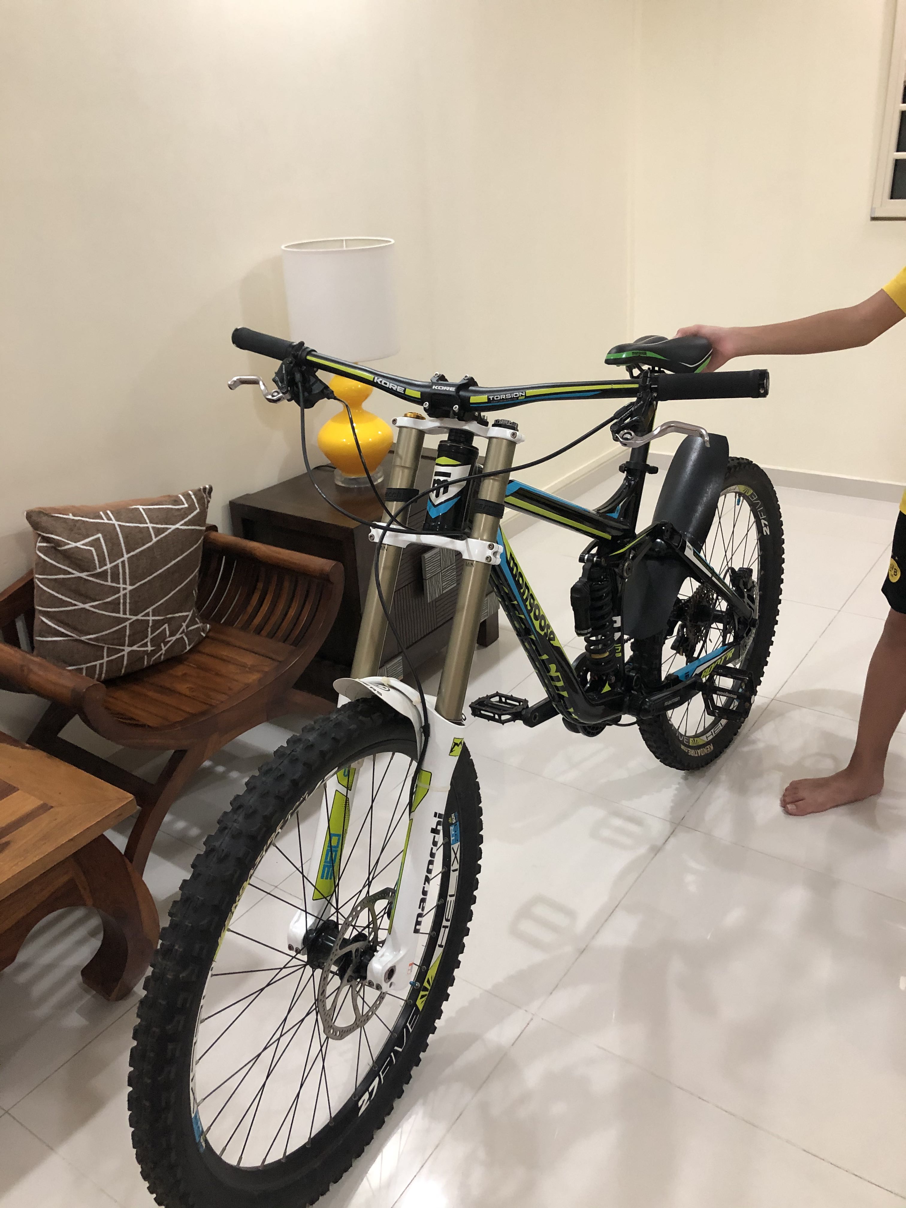 mongoose dh 1.5 mountain bike