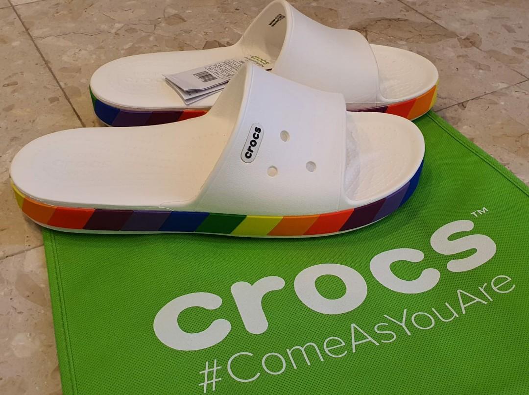 Crocband iii sales rainbow block slide