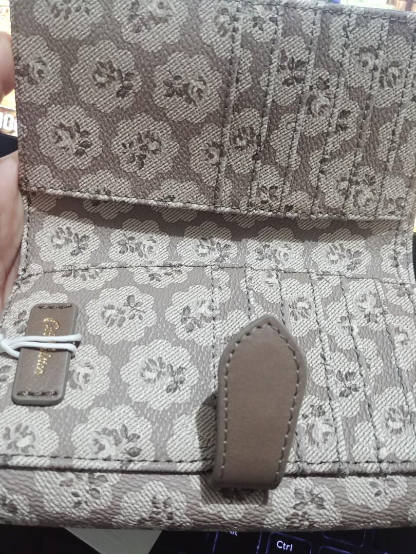 Cath Kidston Freston Wallet (Category: Wallets & Card holders) located in Quezon City. Submitted by testnflip (Listing ID 1023189538, Image 2). Description: *** FIXED PRICE *** Brand new CK freston wallet. Free shipping within Metro Manila. Bought from UK..