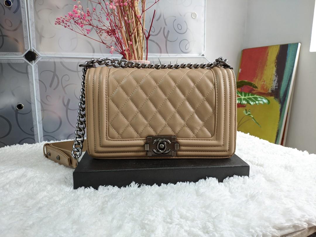 Chanel le hot sale boy beige