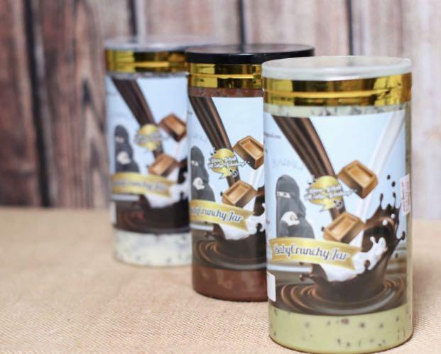Chocojar (Category: Homemade Bakes) located in Kuala Lumpur. Submitted by sharifahmadia (Listing ID 1023338517, Image 3). Description: RASA SEKALI PASTI NAK LAGI RASA TOPPING OREA YG CRUNCHY PLUS CHOC YANG TAK JEMU DI MAKAN ADA TIGA PERISA WHITE CHOCOLATE MILK CHOCOLATE GREEN TEA 2 saiz Big and Small Free cod at selected LRT STATION Boleh pos n cod Cepat wassap sementara stock masih ada klik je link kat sini utk order https://wa.link/atj7bj.
