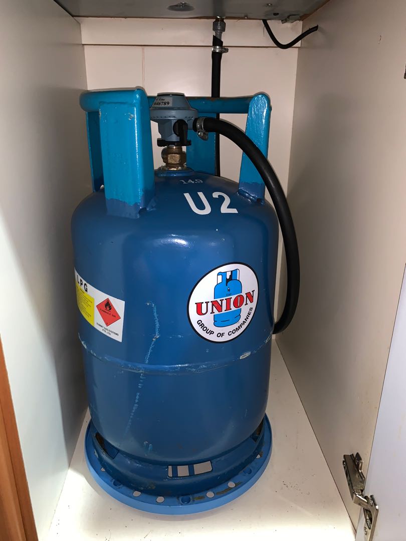 Gas cylinder and regulator, Furniture & Home Living, Kitchenware