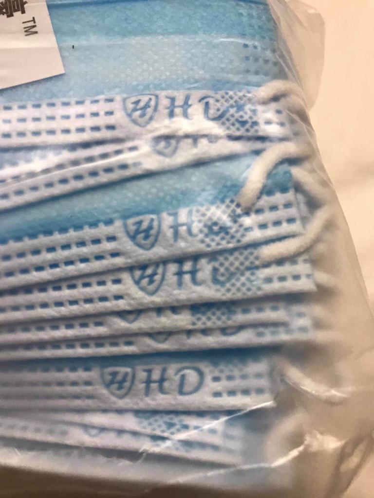 Heng De Original (Category: Fragrance & Deodorants) located in Tanza. Submitted by shaaaapi (Listing ID 1023358084, Image 2). Description: ONHAND 300 BIXES 3 PLY FDA APPROVED Location: cavite peeo pwede makipag meet sa manila Minimum 50.