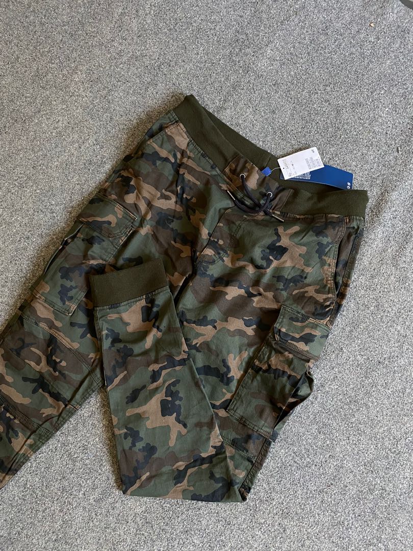 H&m camo joggers store