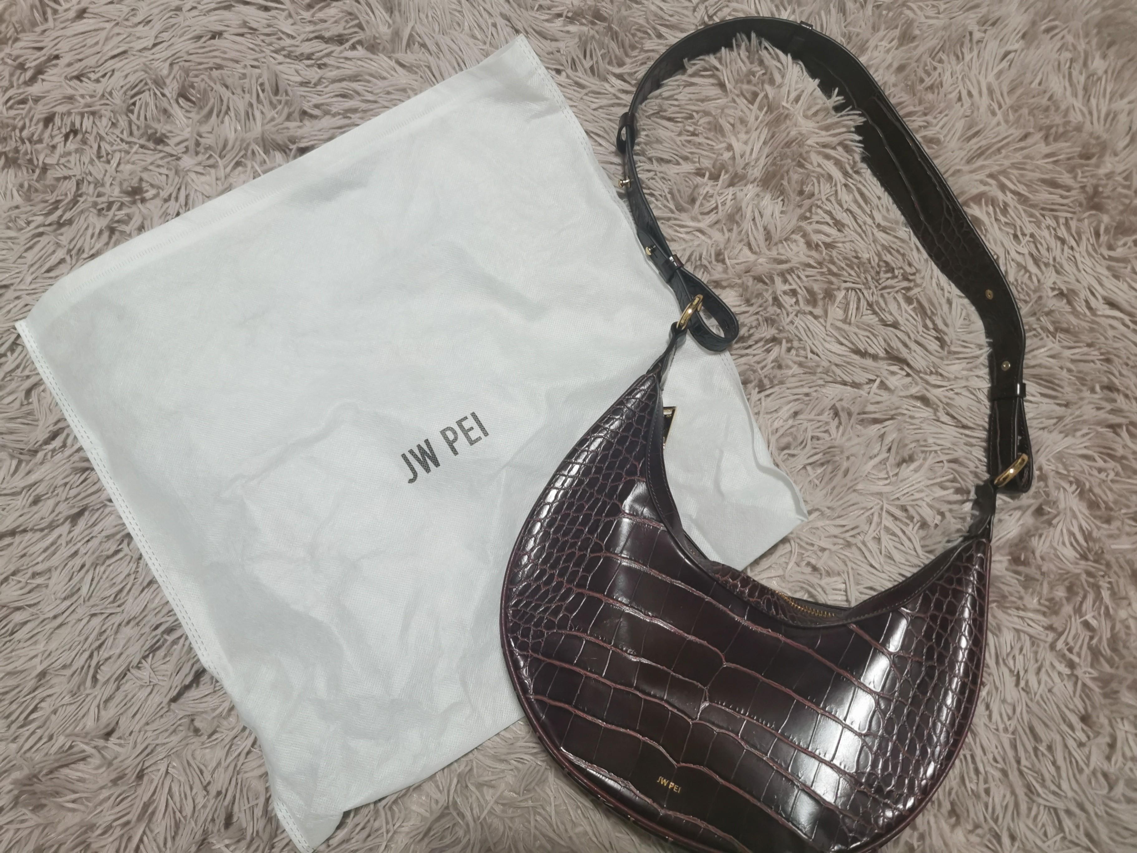 JW PEI Bag Review/What's In My Bag