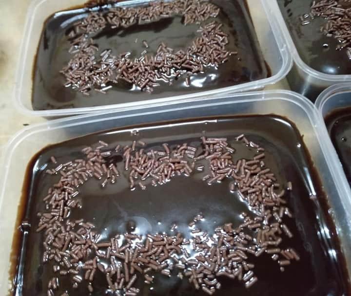 Kek Coklat Moist Food Drinks Baked Goods On Carousell