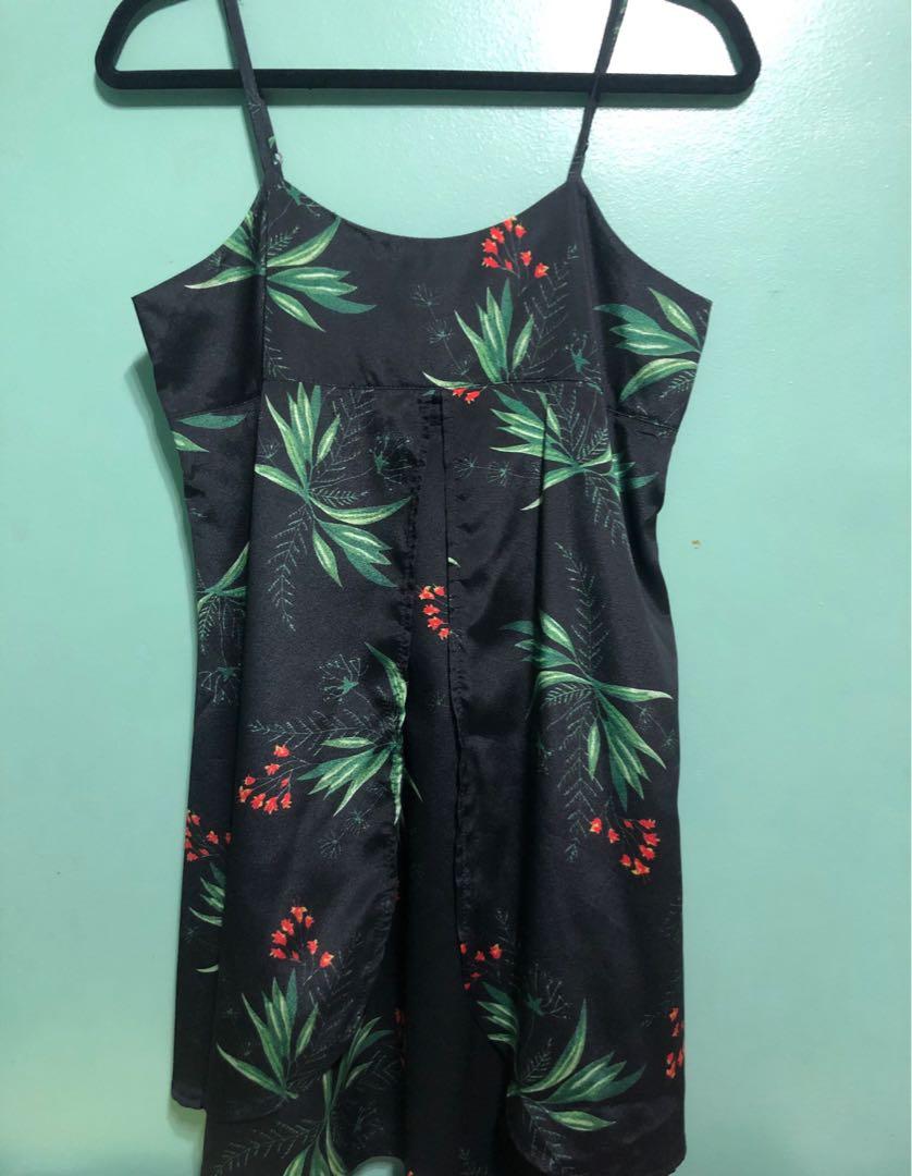 Korean Tropical Slip Dress (Category: Dresses) located in Quezon City. Submitted by july18 (Listing ID 1023297096, Image 1). Description: NOTES: - Best fits S-M - Worn once - Adjustable straps - Can be worn alone or on top of a shirt - PM me for more details!.