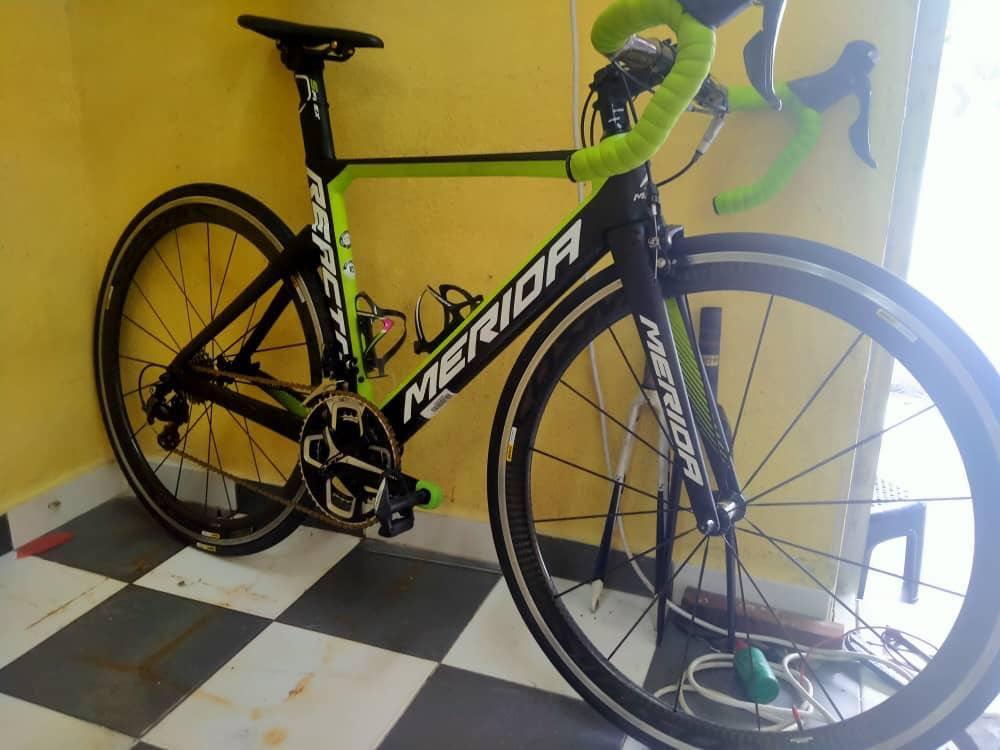 Merida full top carbon road bike