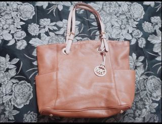 (Category: ) located in . Submitted by preloved_2_loved (Listing ID 1023138405, Image 1). Description: .
