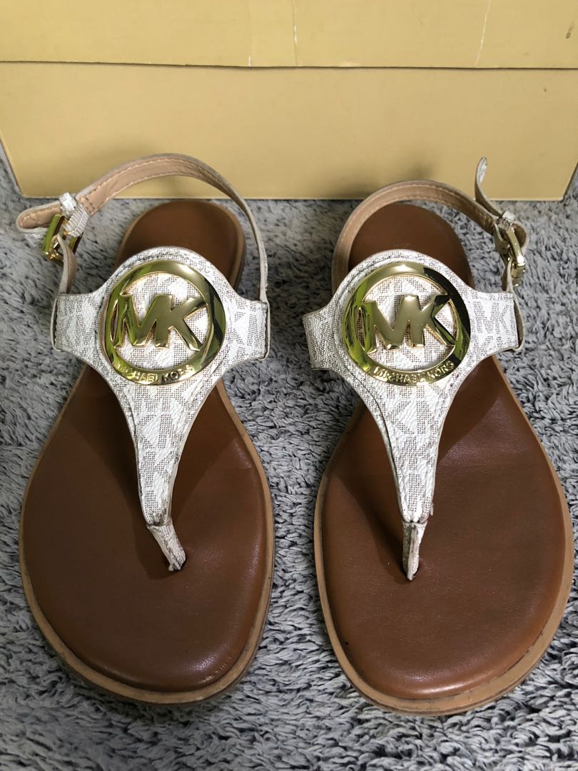 Michael Kors Sandals (Aubrey Charm Thong), Women's Fashion, Footwear, Flats  & Sandals on Carousell
