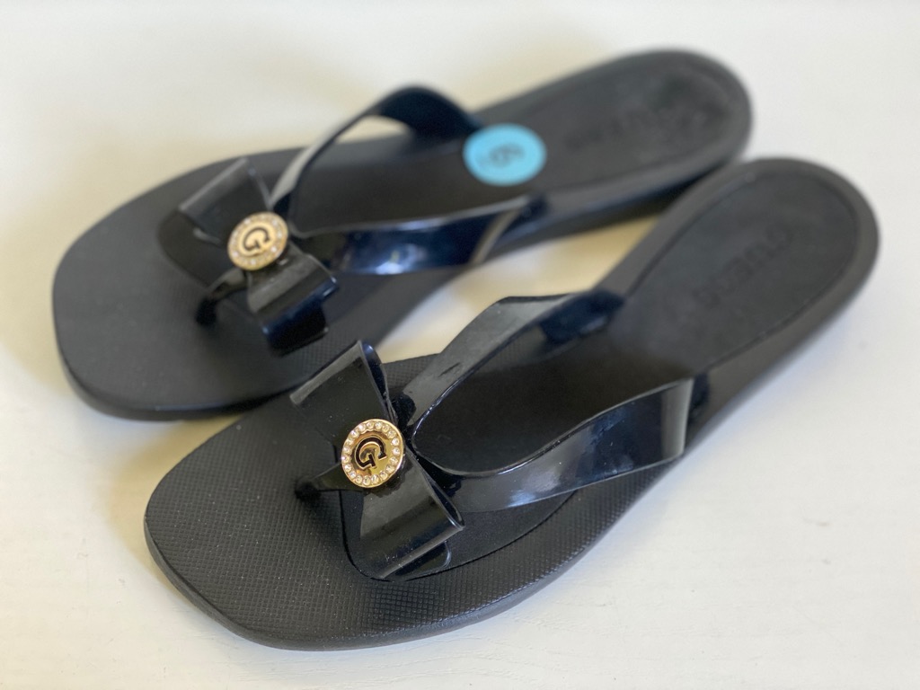 guess black bow flip flops