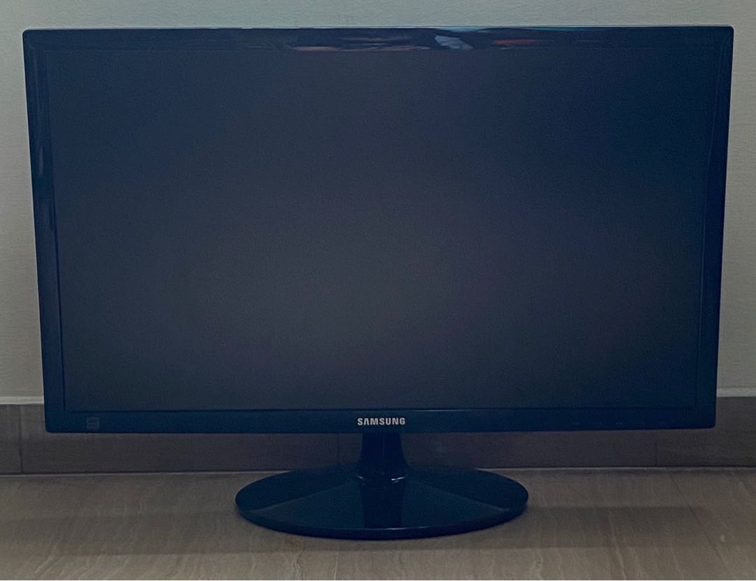 Samsung S24D300 monitor (24 inch, price negotiable), Computers & Tech