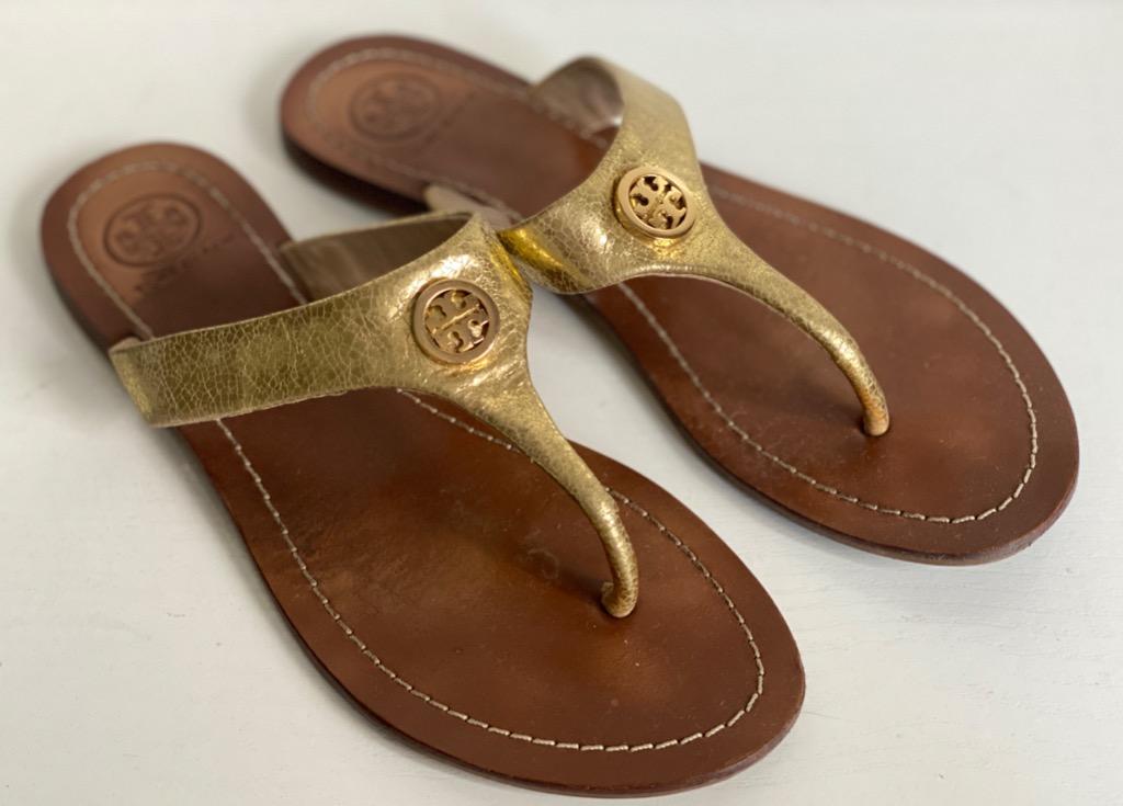 TORY BURCH GOLD METALLIC LEATHER THONG SANDALS  SALE, Women's Fashion,  Footwear, Flats & Sandals on Carousell