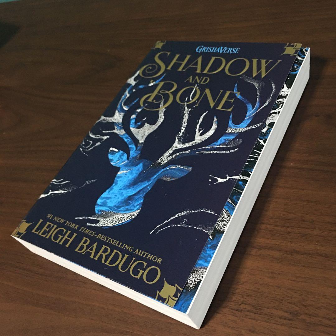 [60% off, 10/10 like-new] Shadow and Bone Trilogy box set, 3 books set ...