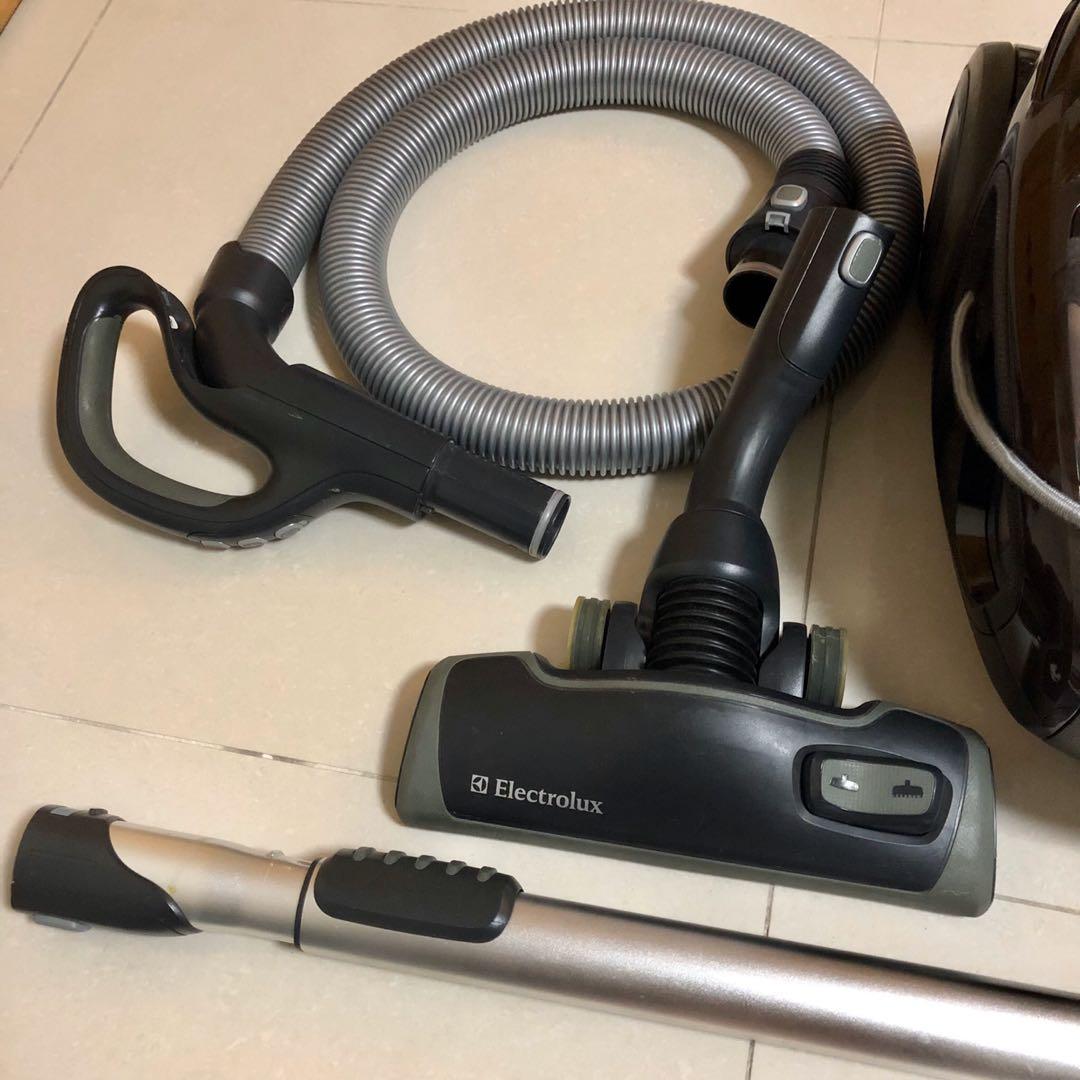 95新Electrolux 伊萊克斯 UltraActive 無塵袋吸塵機2100W ZUA3841 (高階強力免塵袋吸塵機