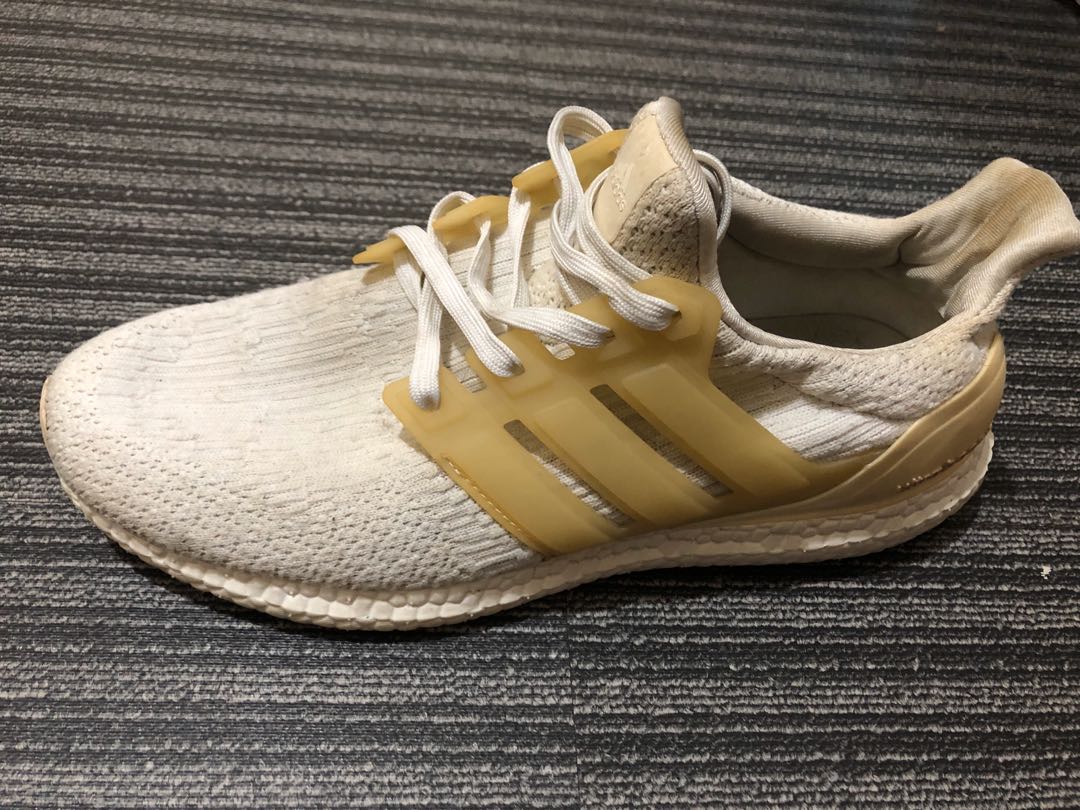 White ultra boost turning yellow online