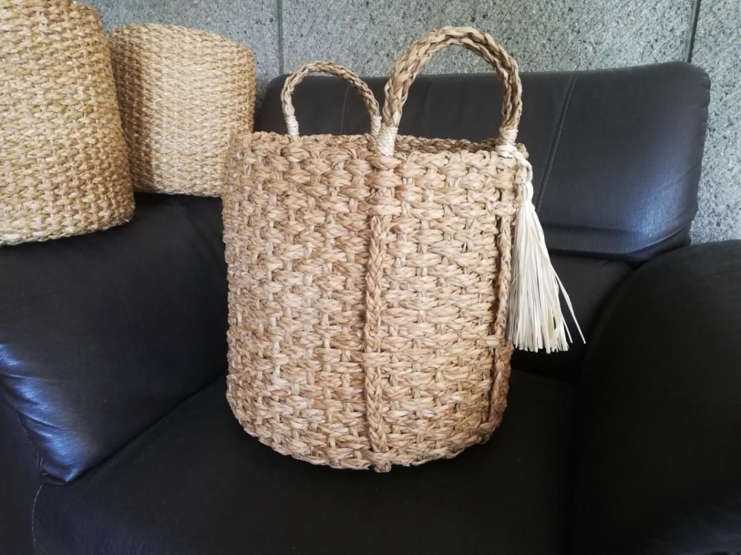 Assorted Native Baskets (Seagrass/Abaca) (Category: Laundry Baskets) located in Las Pinas. Submitted by chelhq (Listing ID 1023595671, Image 1). Description: AVAILABLE ONHAND AND READY FOR PICK-UP! 📍Round Basket with Handles and Tassel - 1 pc available Large - 13.5"x13.5" P750 📍Round Plain Basket Available - 1pc available Medium - 12"x12" P600 📍Round Plain Basket Available - 2pcs available Small - 10"x11" P550/pc 📍Bucket Style Small Basket wi