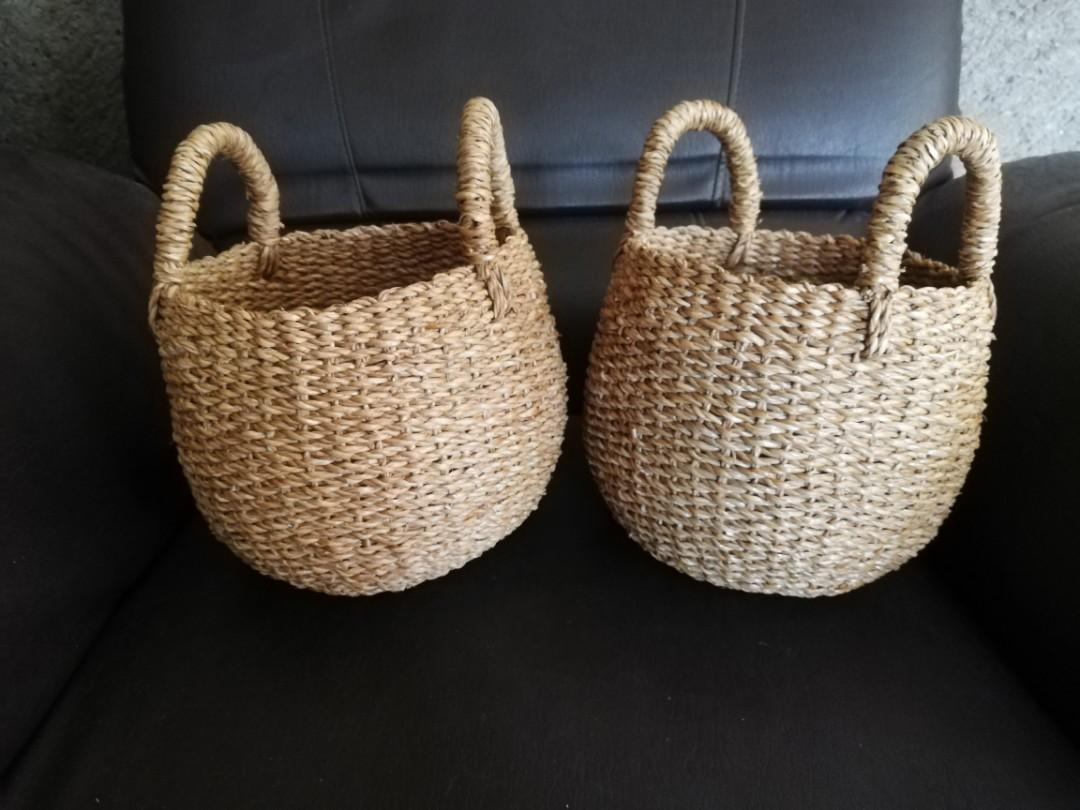 Assorted Native Baskets (Seagrass/Abaca) (Category: Laundry Baskets) located in Las Pinas. Submitted by chelhq (Listing ID 1023595671, Image 3). Description: AVAILABLE ONHAND AND READY FOR PICK-UP! 📍Round Basket with Handles and Tassel - 1 pc available Large - 13.5"x13.5" P750 📍Round Plain Basket Available - 1pc available Medium - 12"x12" P600 📍Round Plain Basket Available - 2pcs available Small - 10"x11" P550/pc 📍Bucket Style Small Basket wi