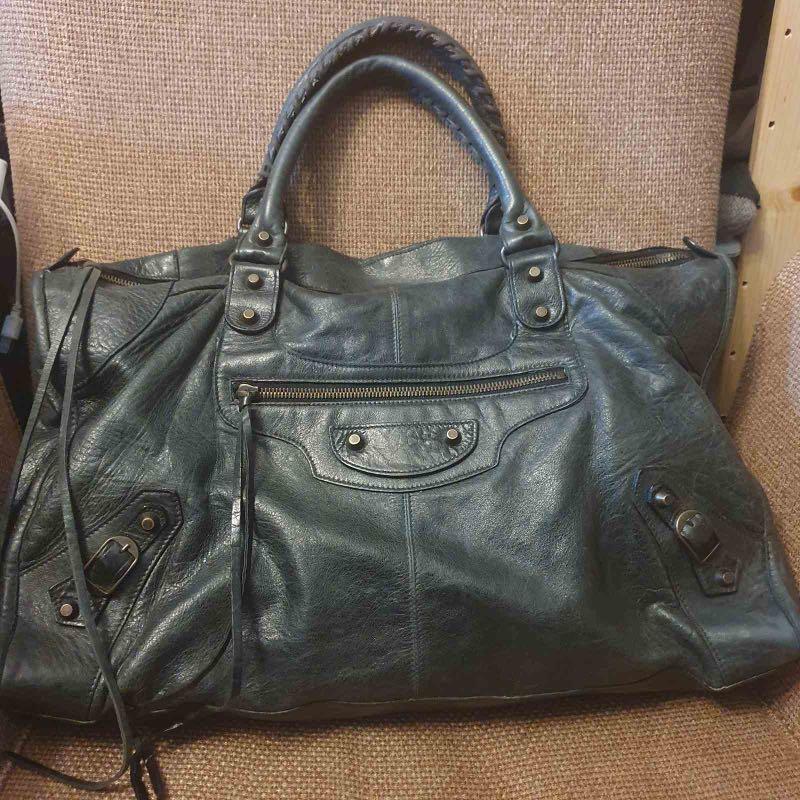 Authentic Balenciaga Bag (Category: Luxury Bags & Wallets) located in Pasig City. Submitted by sibsmnl (Listing ID 1023574684, Image 1). Description: * 100% authentic or your money back * Comes with mirror * Rating: 7.5 out of 10 * No major flaws, just signs of use * I’m not so familiar with the model, but this doesn’t have a strap * Distressed lambskin, not because of use, it’s just the design :) * Hardware is a little dirty, but a little cleani