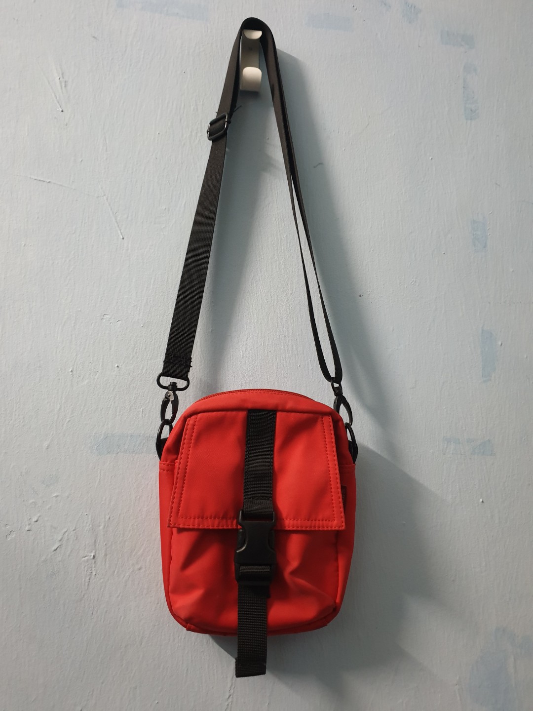 hype sling bag