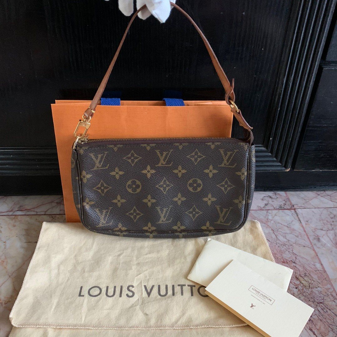 lv pochette sling