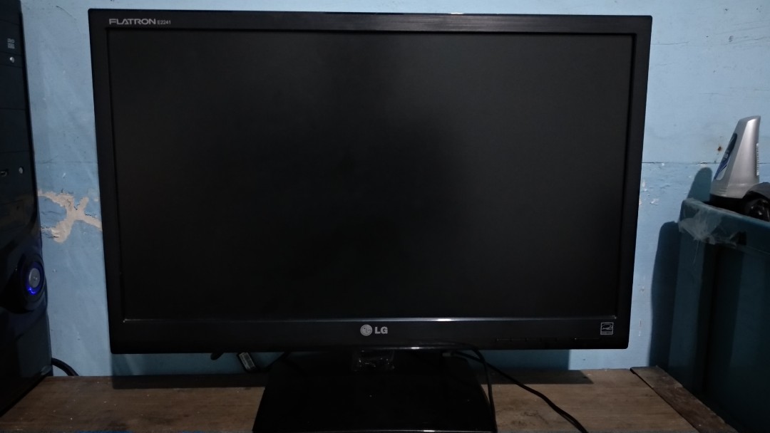 Monitor LCD LG Flatron E2241, Elektronik, Komputer, Desktop di Carousell