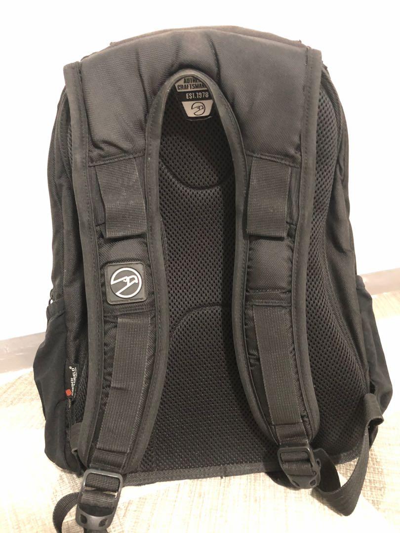 Preloved Hawk Bagpack (Category: Backpacks) located in Caloocan City. Submitted by stay_sassy (Listing ID 1023415287, Image 2). Description: Needs washings May laptop sleeve May 3 pockets May foam at bone sa likod See pictures for others flaws. It's a preloved item but it's still good..