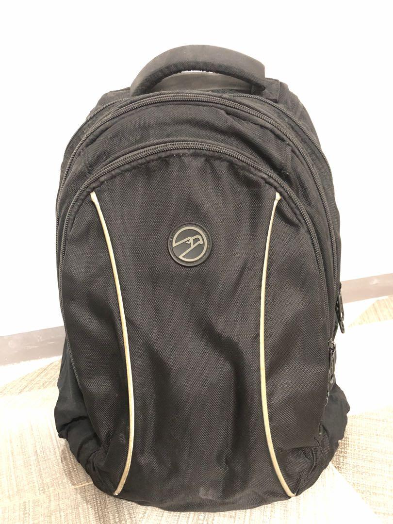 Preloved Hawk Bagpack (Category: Backpacks) located in Caloocan City. Submitted by stay_sassy (Listing ID 1023415287, Image 1). Description: Needs washings May laptop sleeve May 3 pockets May foam at bone sa likod See pictures for others flaws. It's a preloved item but it's still good..