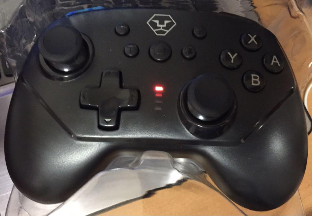 Switch controller (Category: Controllers) located in Singapore. Submitted by hengyandao (Listing ID 1023551229, Image 1). Description: BNIB. Compatible with Nintendo switch..