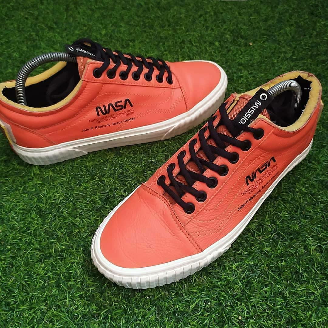 harga vans x nasa