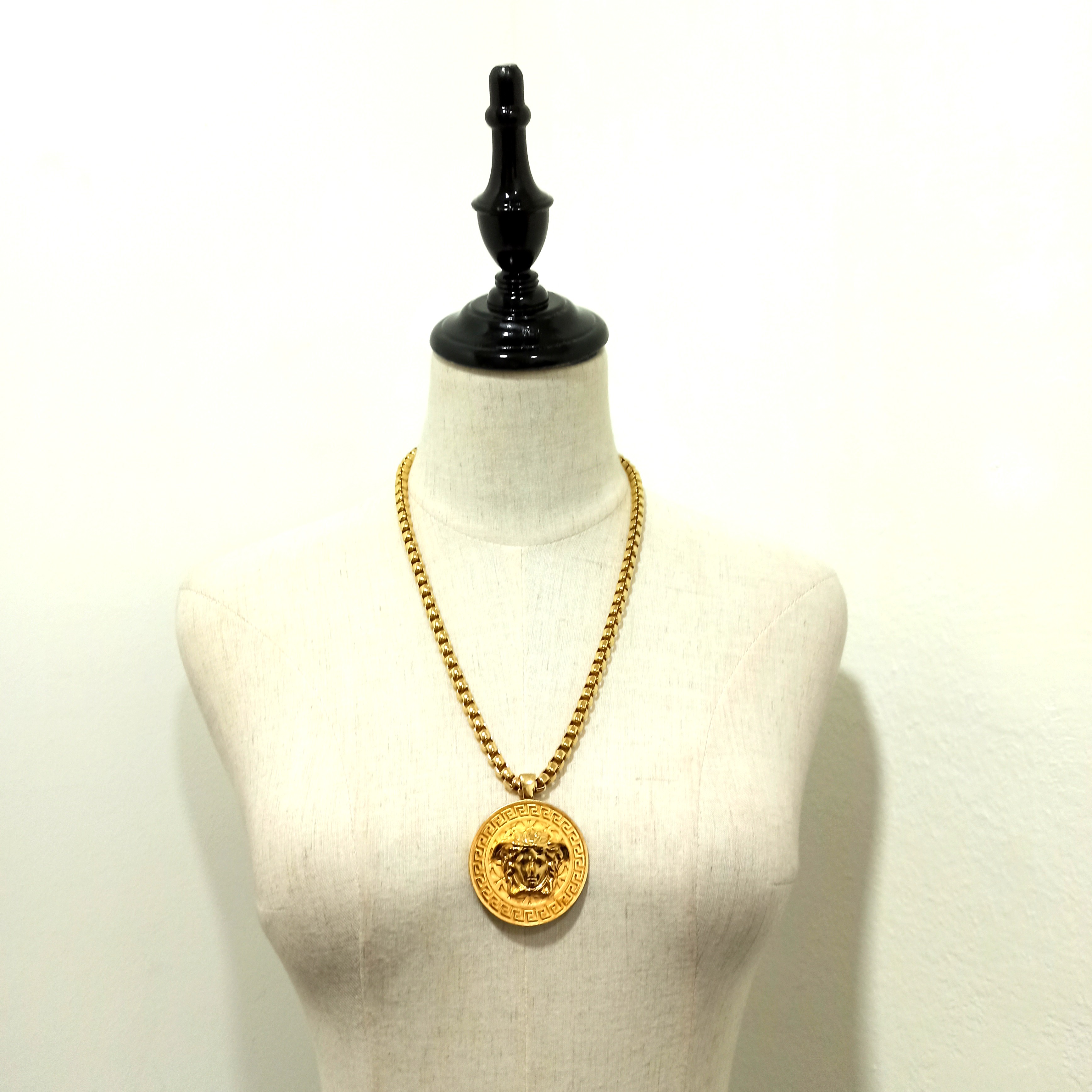 Real gold hotsell versace chain