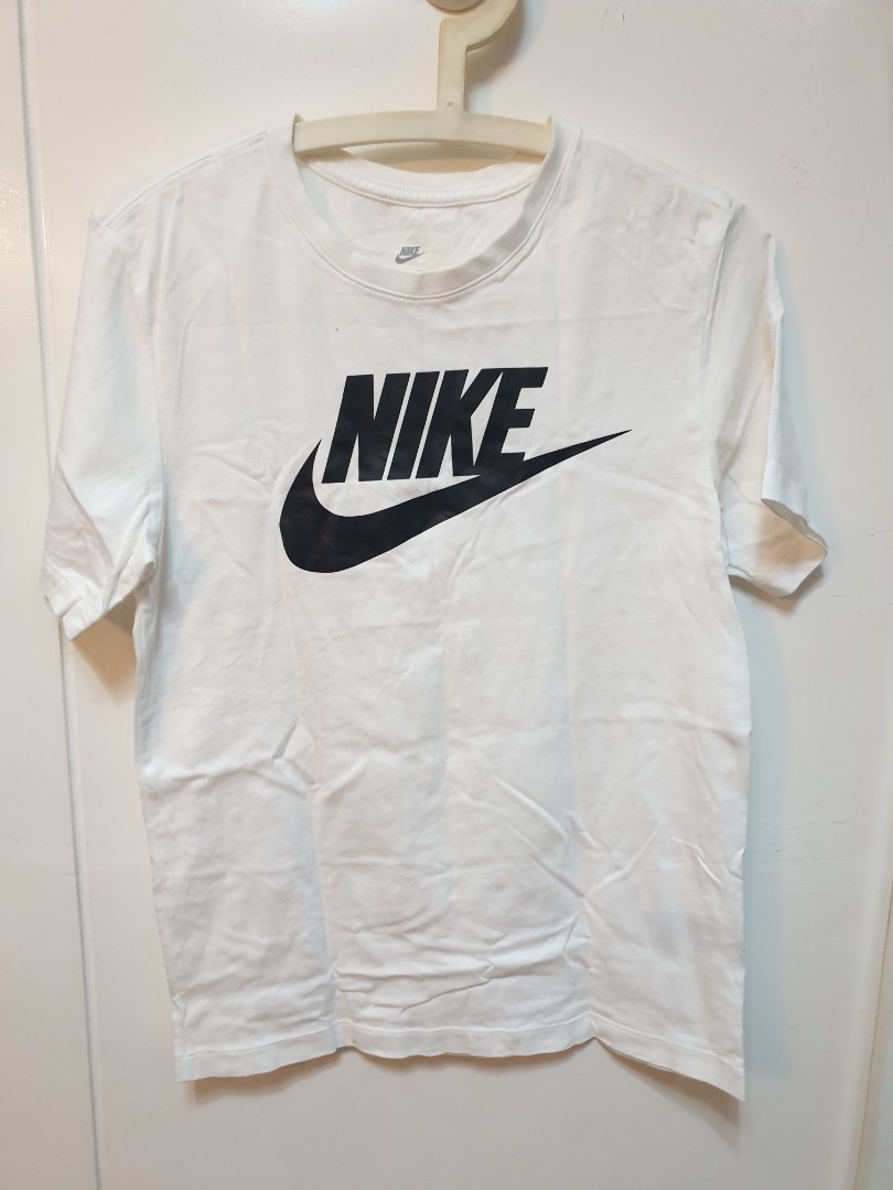 white nike shirt for women