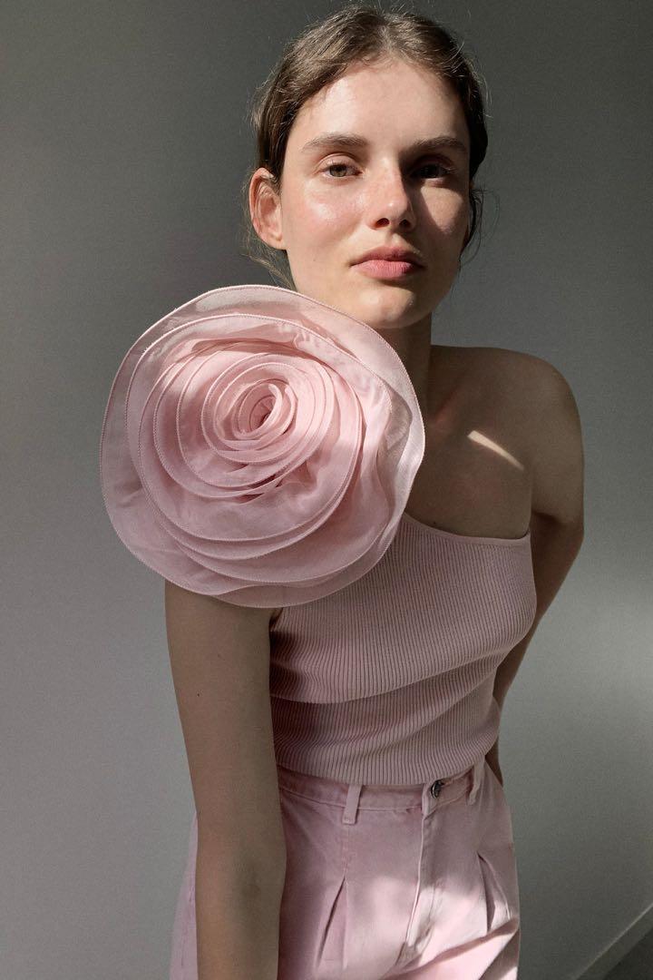 Zara one shoulder flower top, 女裝, 上衣, 襯衫 Carousell