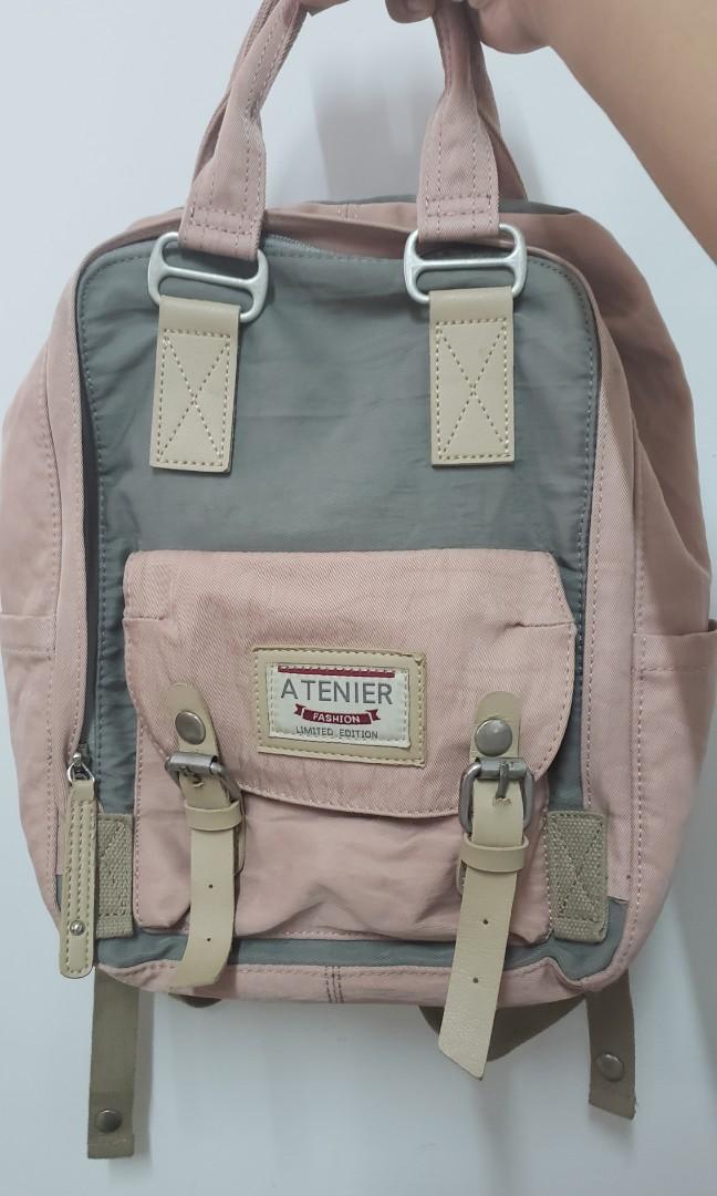 A outlet tenier backpack
