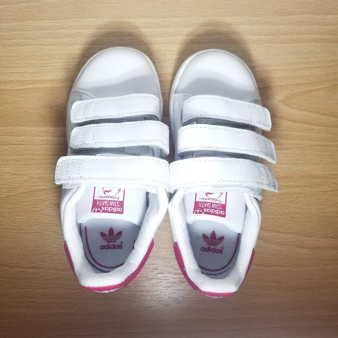 Adidas Stan Smith Little Kid Size 9.5 (Category: Babies & Kids Fashion) located in Pasig City. Submitted by powerly75 (Listing ID 1023861851, Image 1). Description: Authentic Adidas Unused, kept in closet As is: no box, no tags No tears or holes Size 9.5 toddler for 3-4 years old Pink and white 17.5 cm insole Text for inquiries : 09985301150 Meet up for sure buyers only : SM Hypermarket Pasig or San Antonio Village Makati on Mondays.