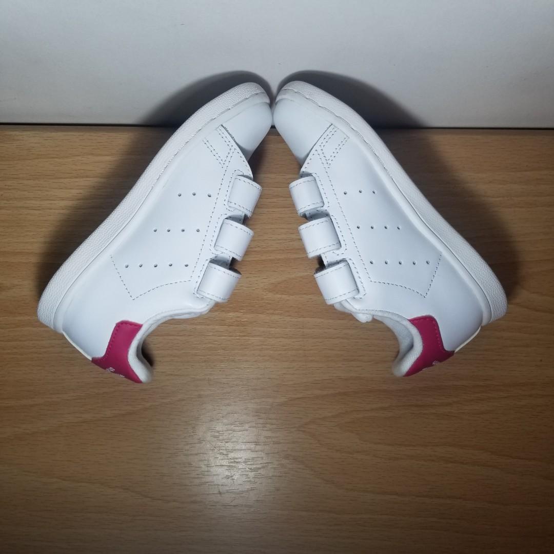 Adidas Stan Smith Little Kid Size 9.5 (Category: Babies & Kids Fashion) located in Pasig City. Submitted by powerly75 (Listing ID 1023861851, Image 3). Description: Authentic Adidas Unused, kept in closet As is: no box, no tags No tears or holes Size 9.5 toddler for 3-4 years old Pink and white 17.5 cm insole Text for inquiries : 09985301150 Meet up for sure buyers only : SM Hypermarket Pasig or San Antonio Village Makati on Mondays.